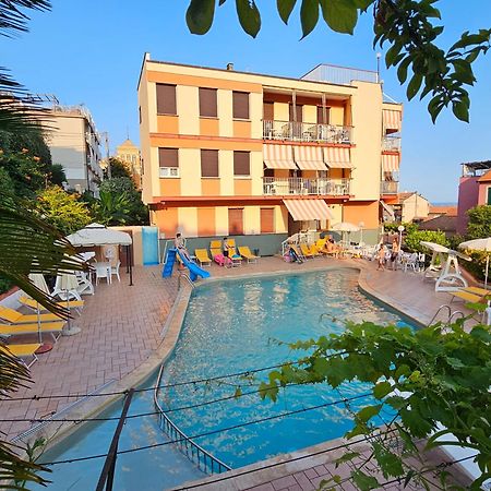 Residence Olivotti Finale Ligure Eksteriør billede